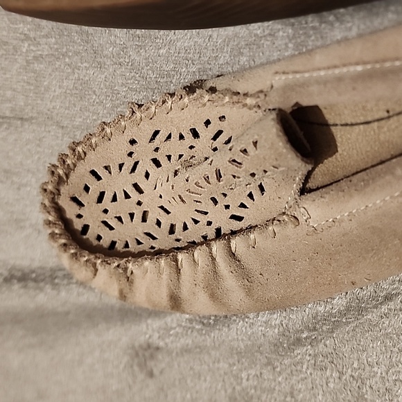 Women's Minnetonka moccasins - size 8 - Picture 7 of 8